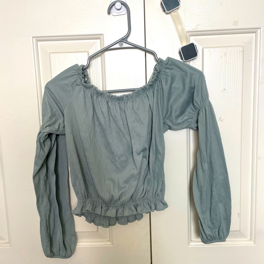 Off shoulder long sleeve